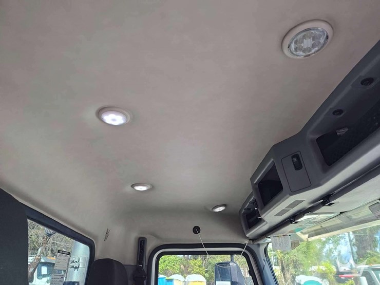 2022-mack-anthem-t/a-wet-kit-day-cab-truck-tractor-image-26