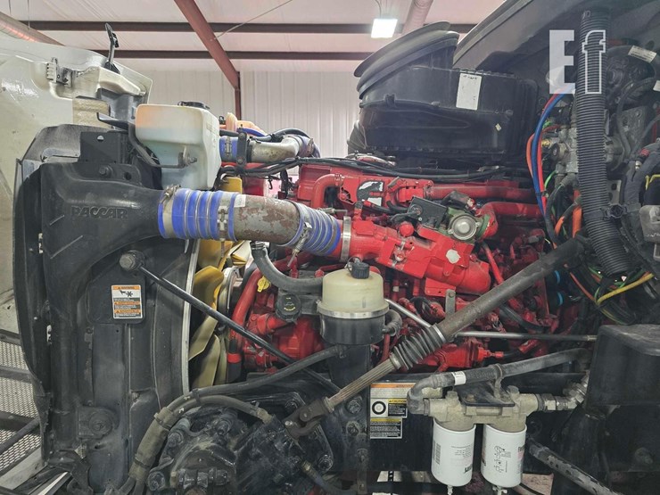 2017-peterbilt-579-image-25