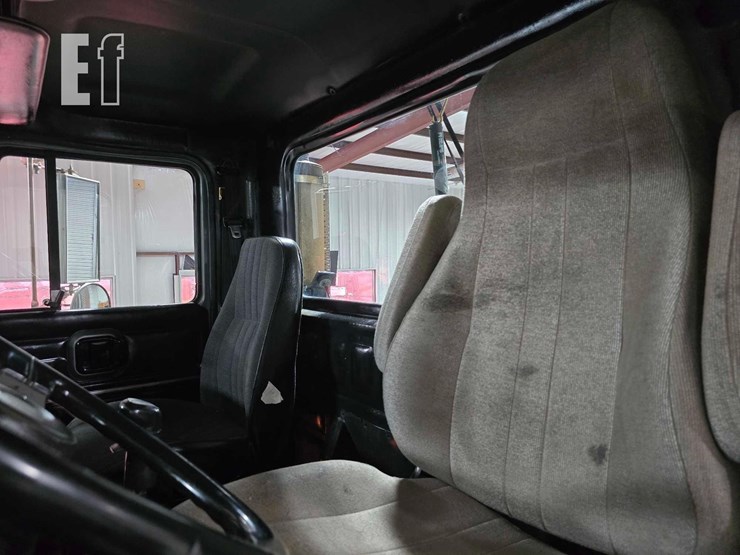 2000-mack-ch613-image-24