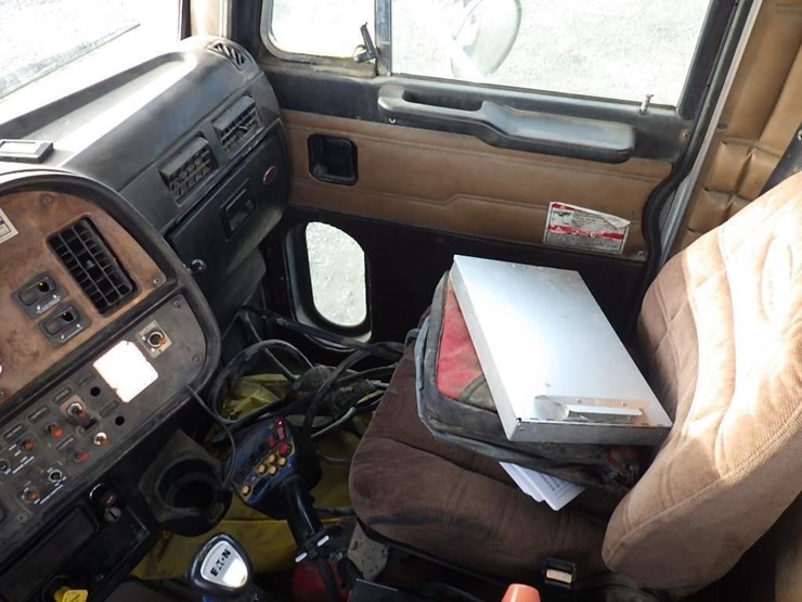 2001-peterbilt-357-image-54