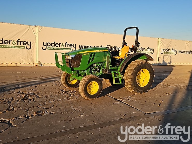 2024-john-deere-5075e-image-2