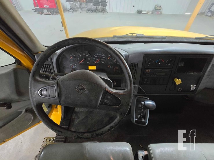 2002-international-durastar-4400-image-17