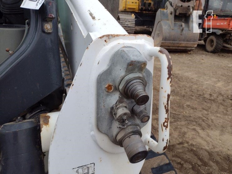 2017-bobcat-t740-image-17