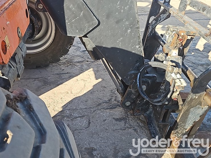 2016-sky-trak-8042-image-11