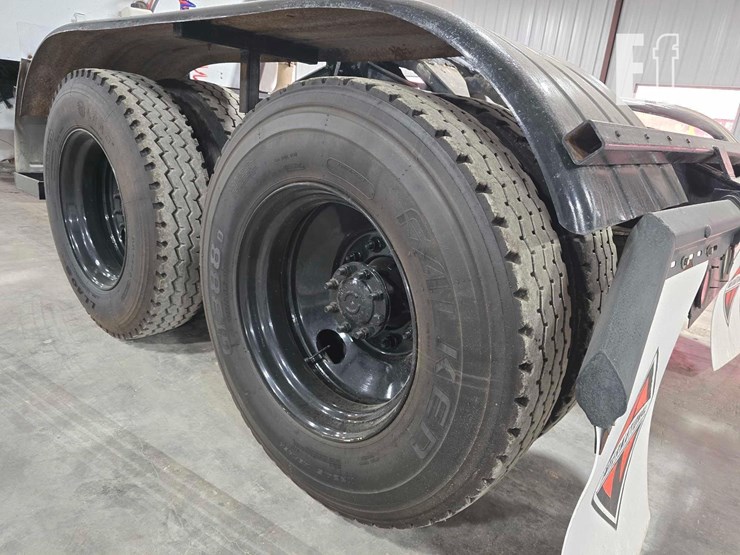 2005-international-9400-image-19