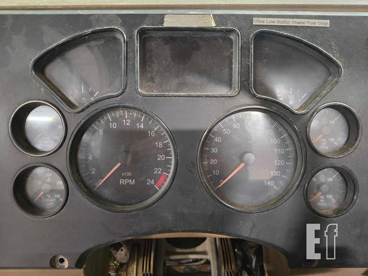 2012-mack-granite-gu713-image-12