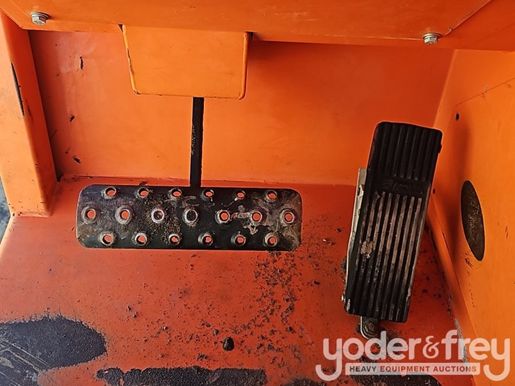 2016-sky-trak-8042-image-25