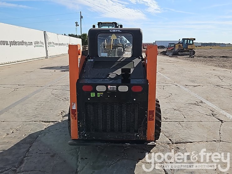 2019-gehl-r105-image-12