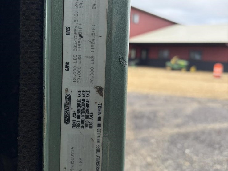 1992-freightliner-fld120-image-21