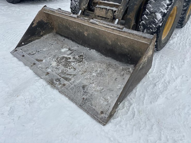 2017-deere-320e-image-30