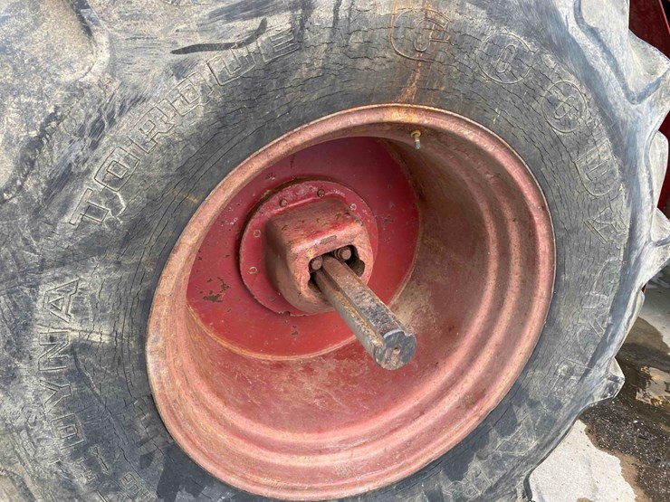 international-4568-project-tractor-image-38