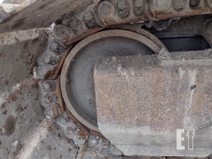 2015-volvo-ec220e-lr-image-40