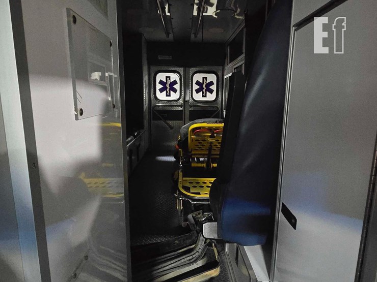 2013-ford-e450-image-14