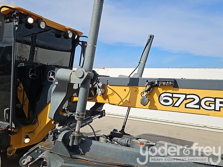 2017-deere-672g-image-26