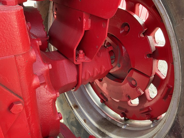 1970-ih-farmall-856-tractor-image-31