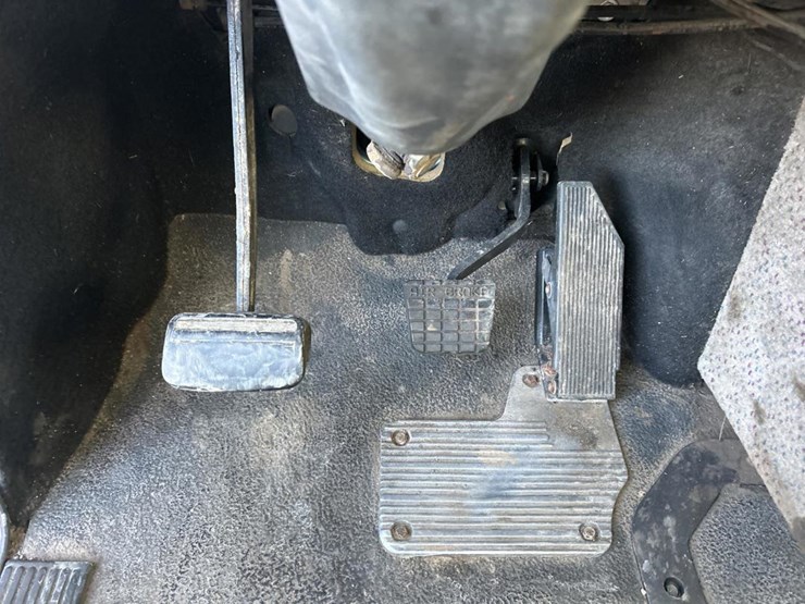 2001-mack-ch613-image-88