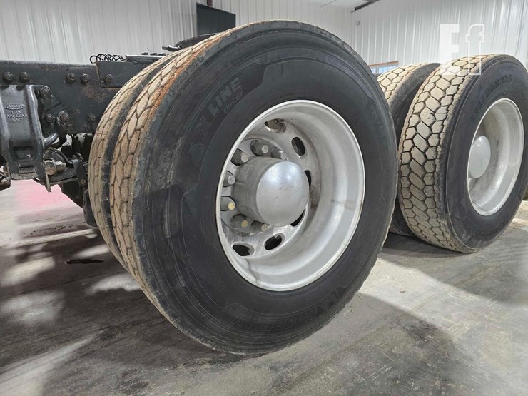 2008-peterbilt-386-image-25