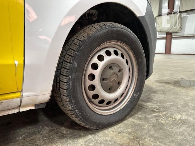 2017-mercedes-benz-metris-image-25