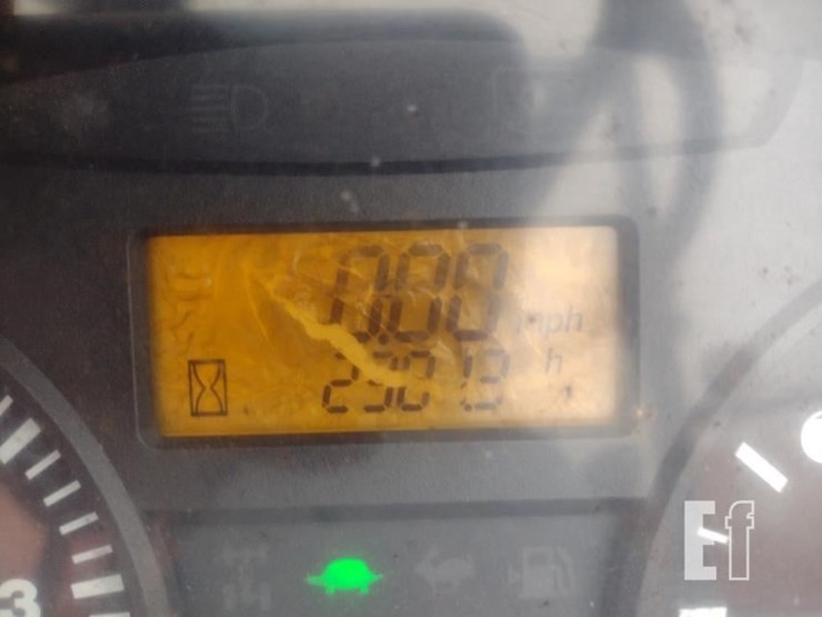 10-kubota-m108-tractor-image-6