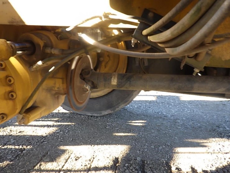 caterpillar-th560b-image-40