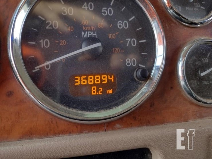 2008-peterbilt-365-image-8