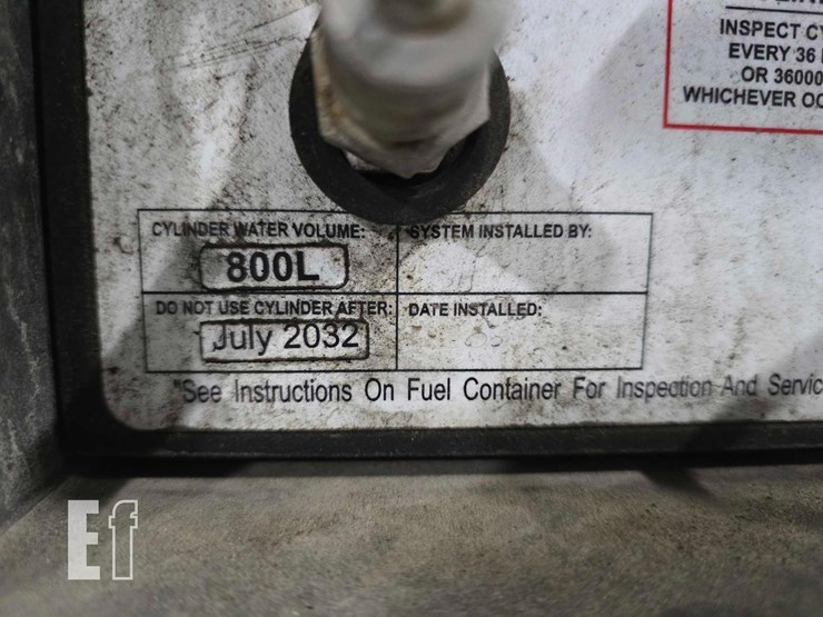 2013-peterbilt-365-image-10