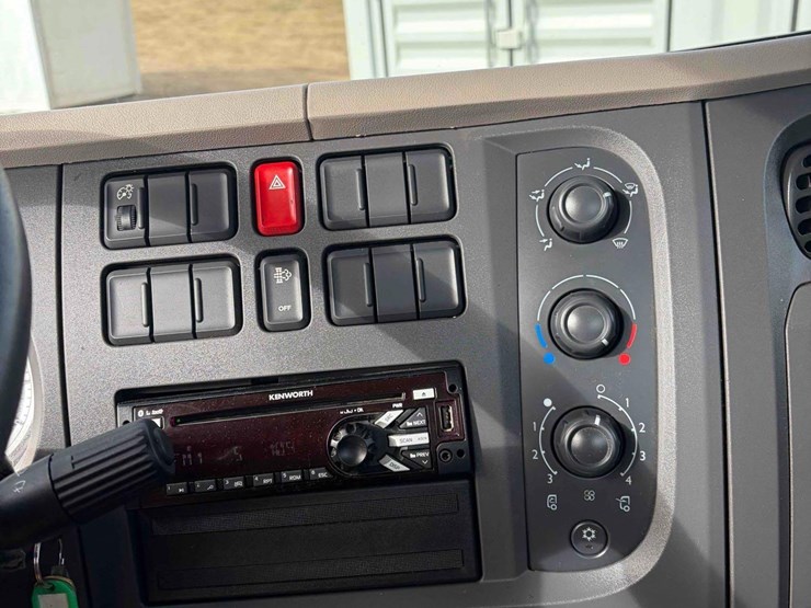 2017-kenworth-k270-image-18