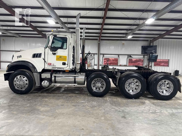 2009-mack-granite-gu713-image-11