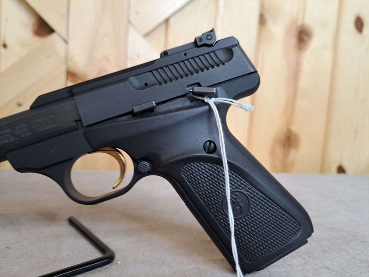 browning-buck-mark-.22-lr-semiauto-pistol-image-4