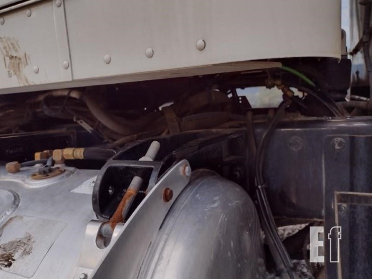 2008-peterbilt-365-image-42