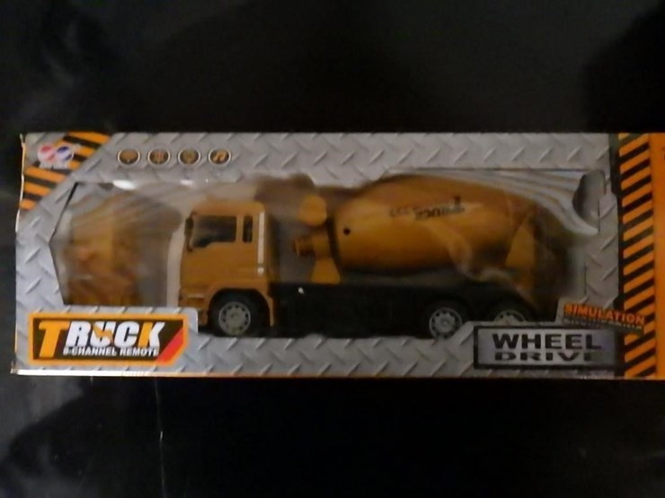 sklp-mixer-truck-toy-image-3