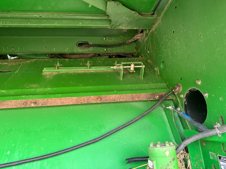 #38409-•-2014-john-deere-s680s-prwd-combine-image-32