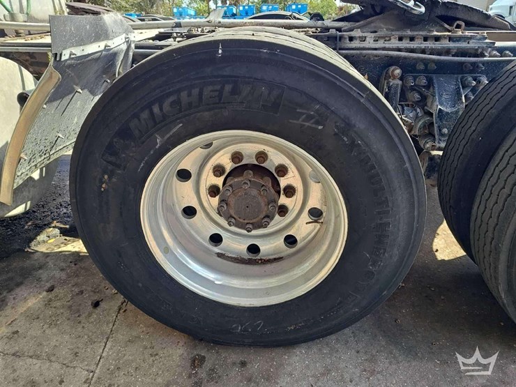 2022-mack-pinnacle-t/a-wet-kit-day-cab-truck-tractor-image-37