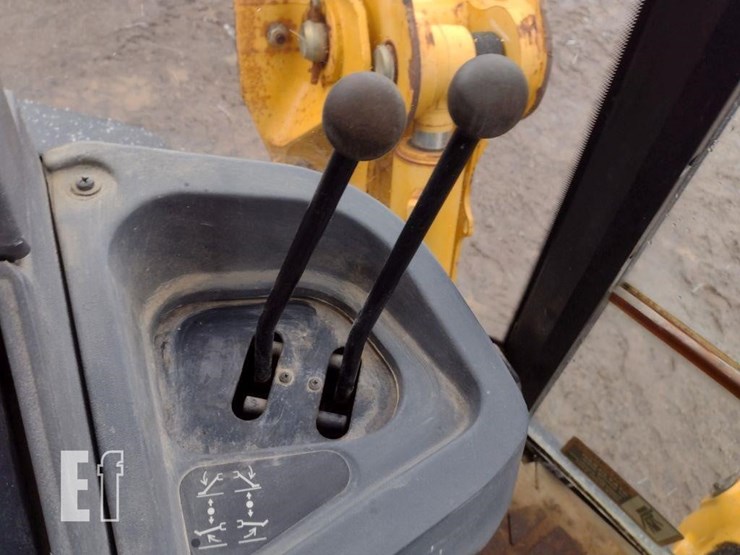 2010-deere-310j-image-11