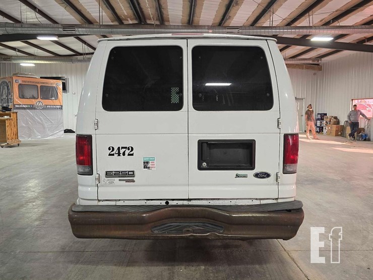 2012-ford-e250-image-8