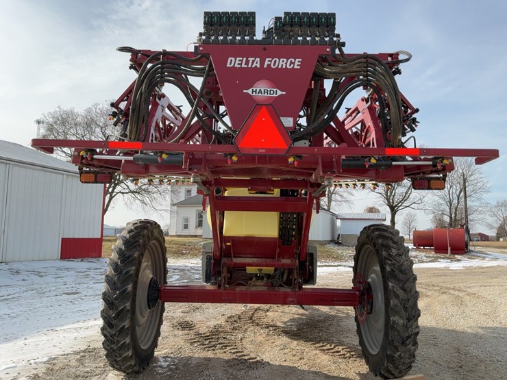 2024-hardi-commander-45-pull-type-sprayer-image-4