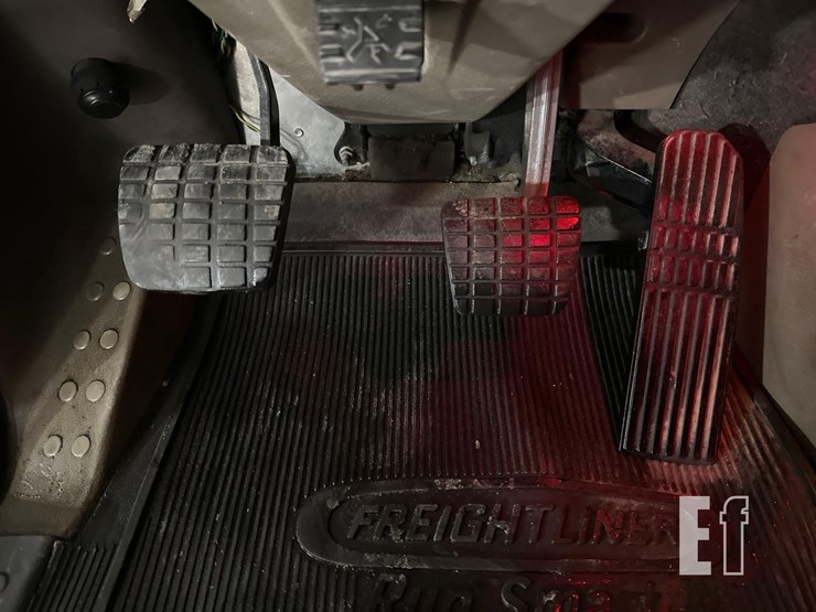 2014-freightliner-cascadia-125-image-16