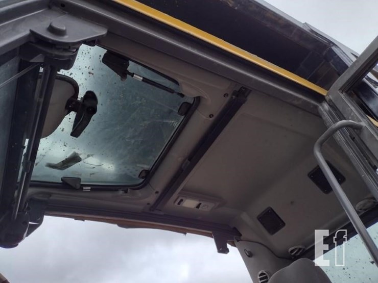 2015-volvo-ec220e-lr-image-19