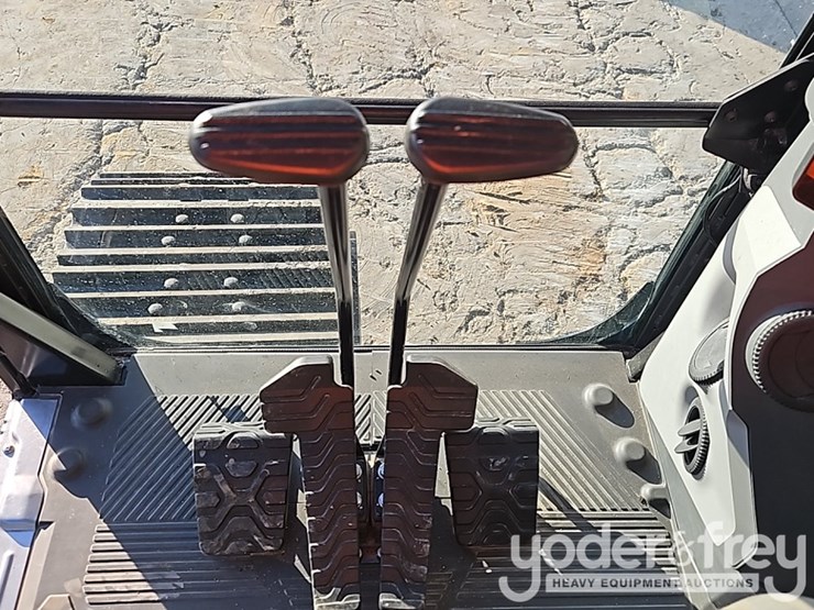 2023-caterpillar-340-image-39