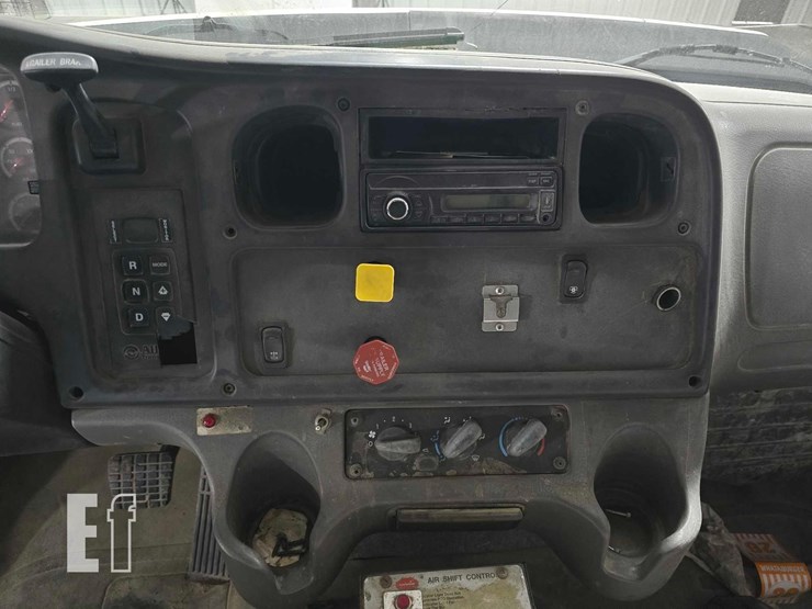 2016-freightliner-114sd-image-20