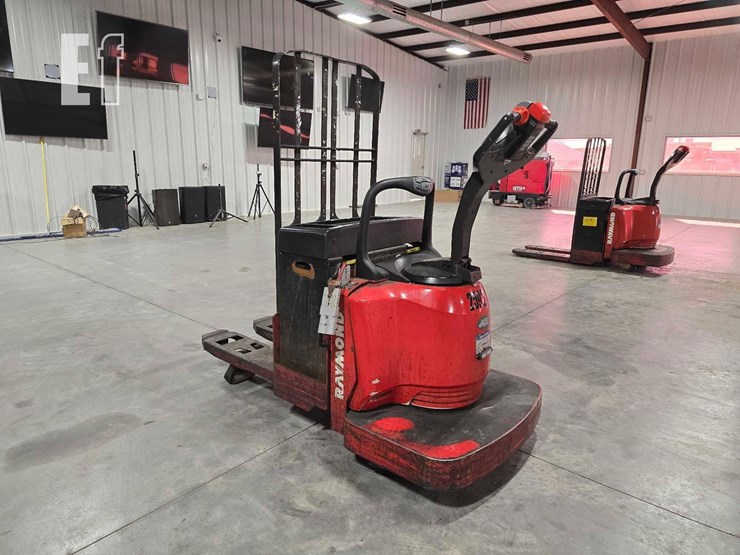 raymond-8400-image-3