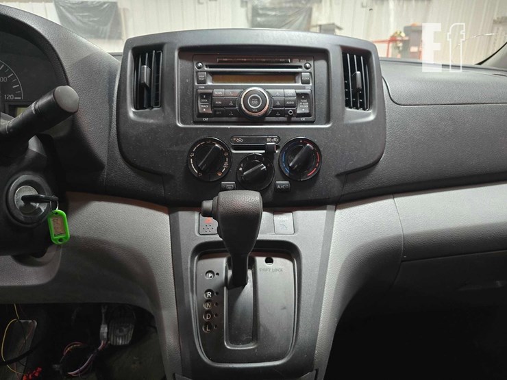 2014-nissan-nv200-image-14