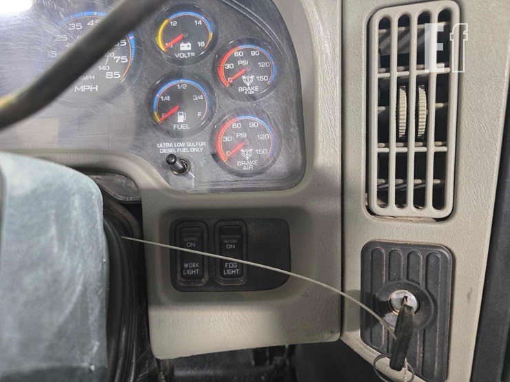 2017-international-transtar-8600-image-16