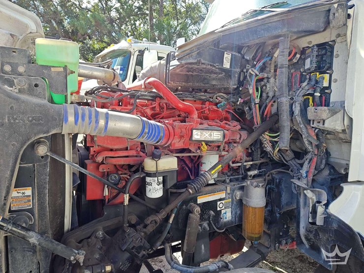 2022-peterbilt-567-t/a-wet-kit-day-cab-truck-tractor-image-11