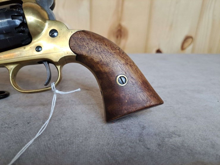 f.-llipietta-.44-caliber-blackpowder-percussion-revolver-image-2