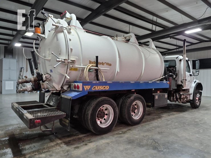 2014-freightliner-business-class-m2-106-image-3