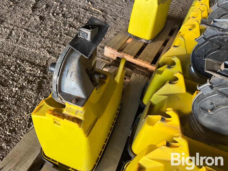 john-deere-max-emerge-planter-boxes-w/precision-planting-seed-units-image-17