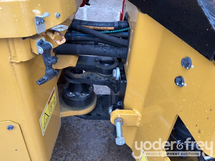 2024-caterpillar-cb2.7-image-18