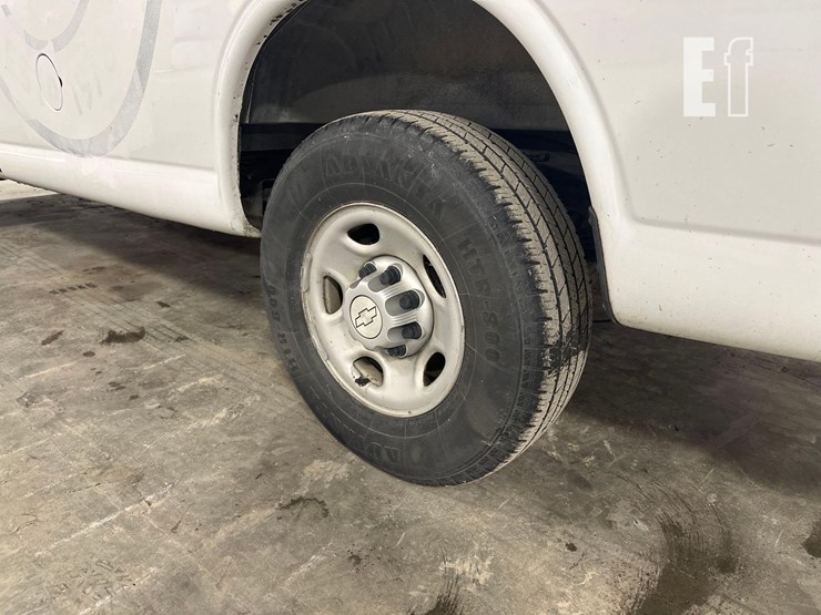 2017-chevrolet-express-2500-image-19