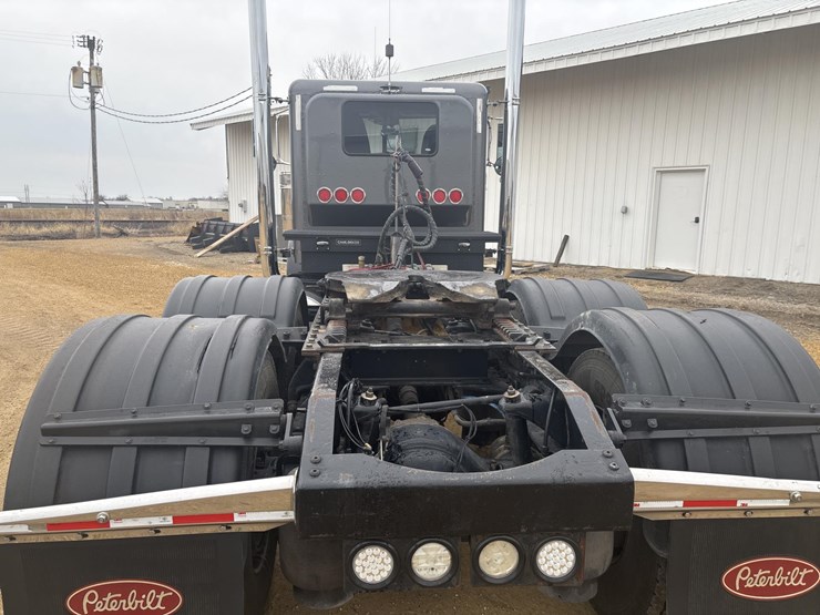 2006-peterbilt-379-image-3